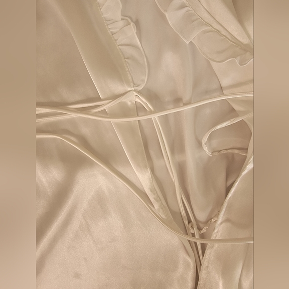 ✨ Luxury White Ivory Robe Size S - Picture 4 of 8
